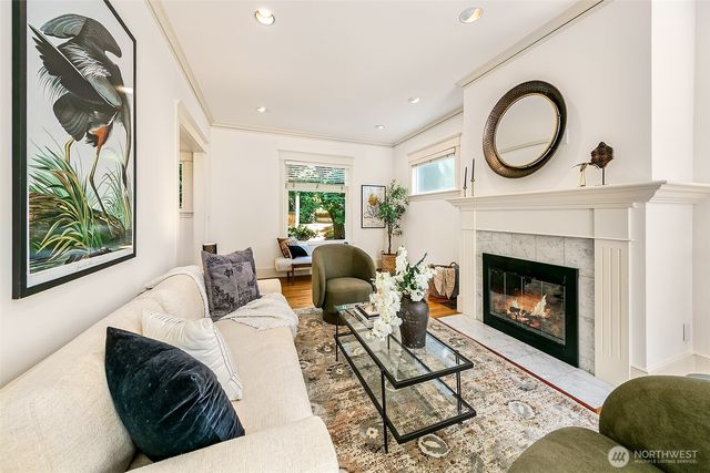 939 13th Avenue E, Seattle, WA 98102