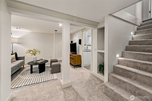 939 13th Avenue E, Seattle, WA 98102