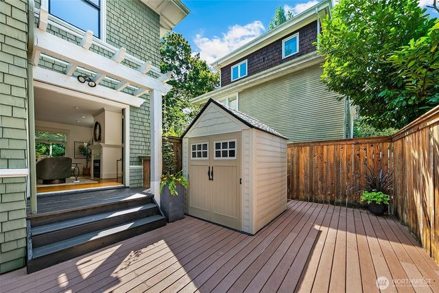 939 13th Avenue E, Seattle, WA 98102