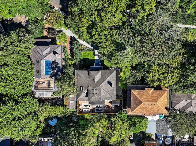 939 13th Avenue E, Seattle, WA 98102