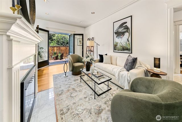 939 13th Avenue E, Seattle, WA 98102