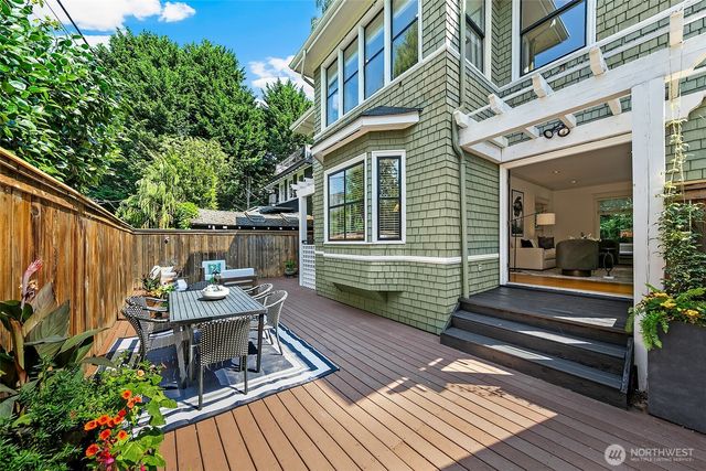 939 13th Avenue E, Seattle, WA 98102
