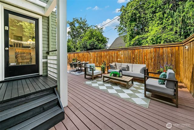 939 13th Avenue E, Seattle, WA 98102