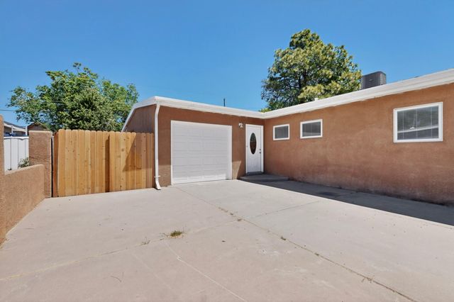 4717 Palo Duro Avenue NE, Albuquerque, NM 87110