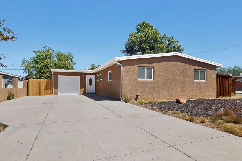 4717 Palo Duro Avenue NE, Albuquerque, NM 87110