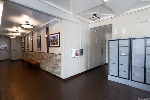 3045 Ala Napuaa Place 709, Honolulu, HI 96818