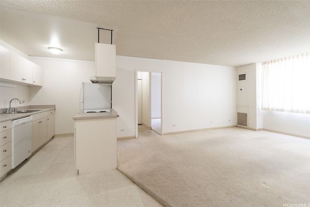 3045 Ala Napuaa Place 709, Honolulu, HI 96818