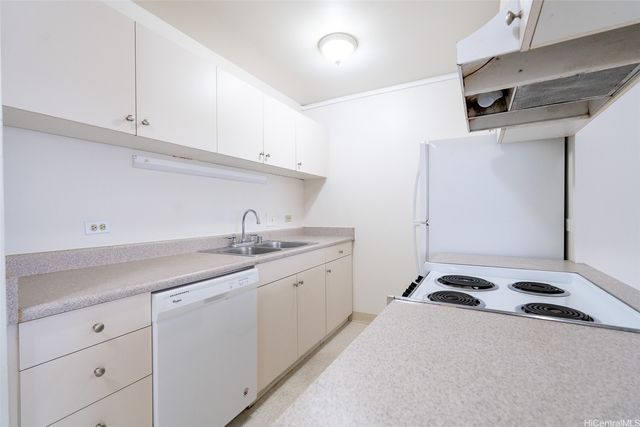 3045 Ala Napuaa Place 709, Honolulu, HI 96818