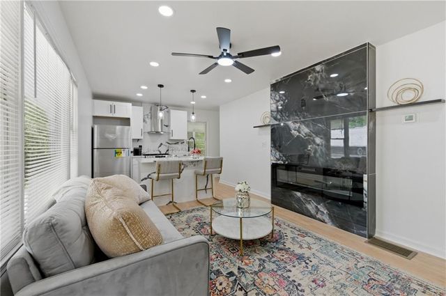 445 Carey Drive SE, Atlanta, GA 30315