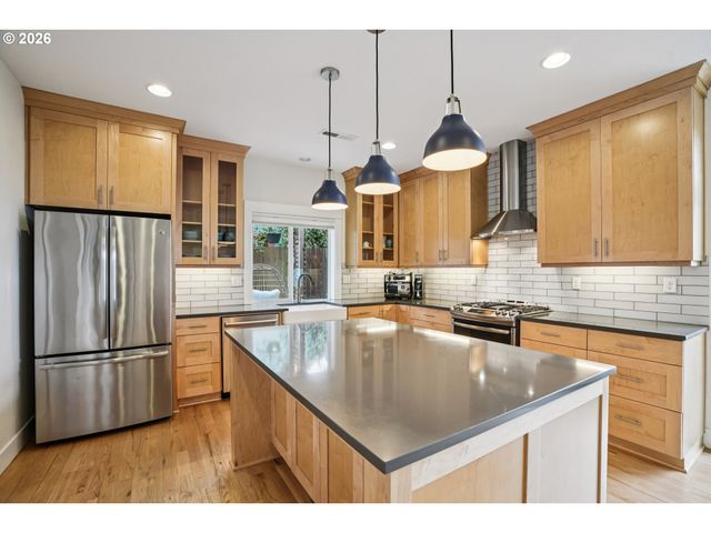 2046 Se 51ST Ave, Portland, OR 97215