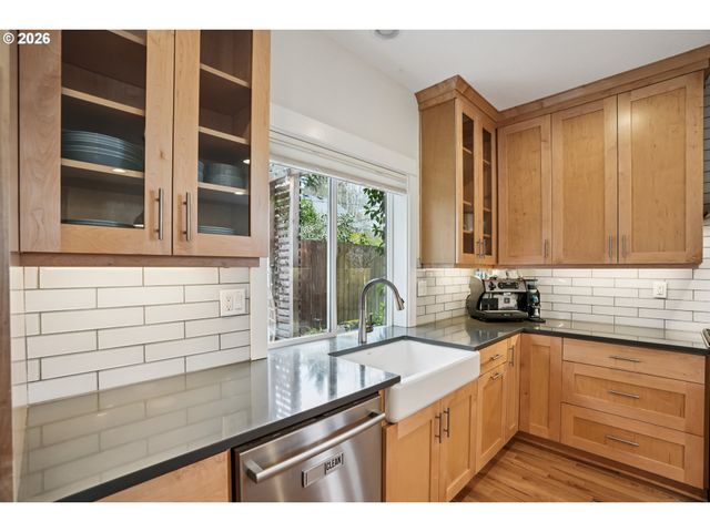 2046 Se 51ST Ave, Portland, OR 97215