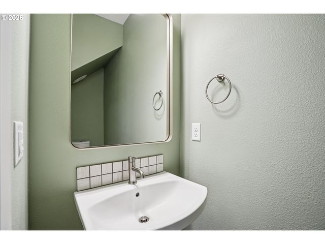 2046 Se 51ST Ave, Portland, OR 97215