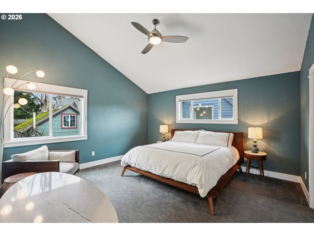 2046 Se 51ST Ave, Portland, OR 97215