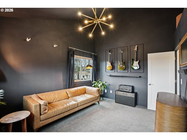 2046 Se 51ST Ave, Portland, OR 97215