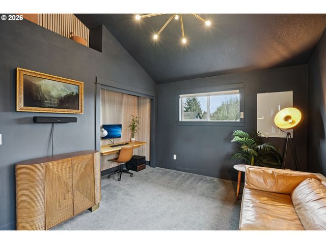 2046 Se 51ST Ave, Portland, OR 97215