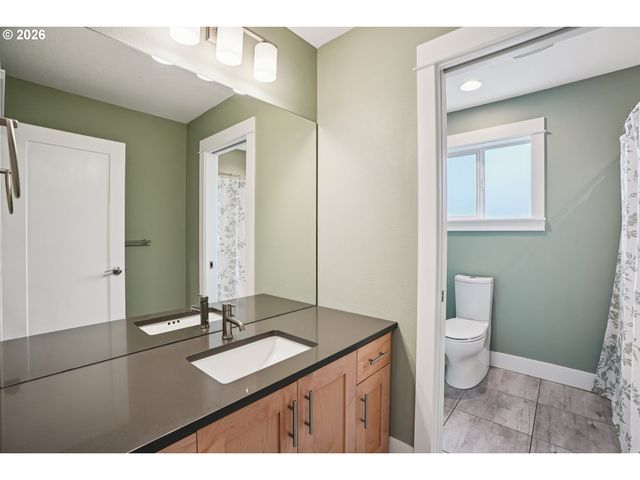 2046 Se 51ST Ave, Portland, OR 97215