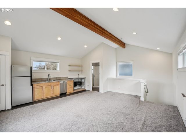 2046 Se 51ST Ave, Portland, OR 97215