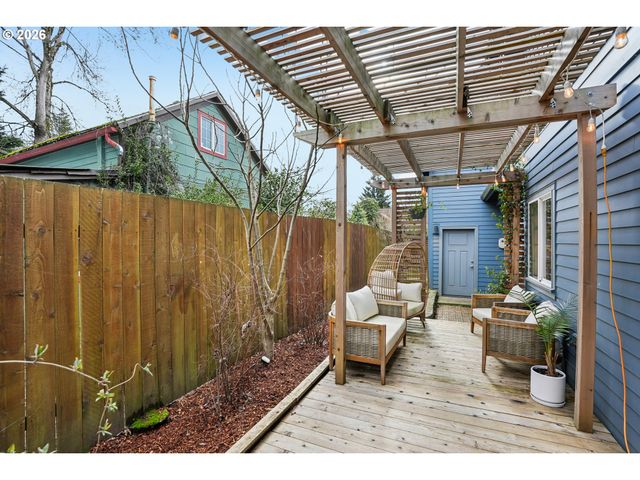 2046 Se 51ST Ave, Portland, OR 97215