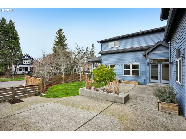 2046 Se 51ST Ave, Portland, OR 97215