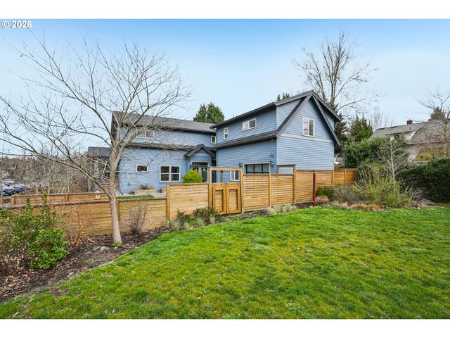 2046 Se 51ST Ave, Portland, OR 97215