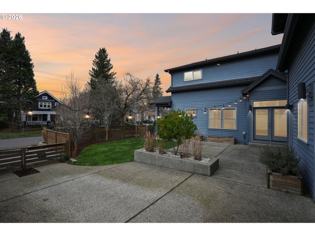 2046 Se 51ST Ave, Portland, OR 97215