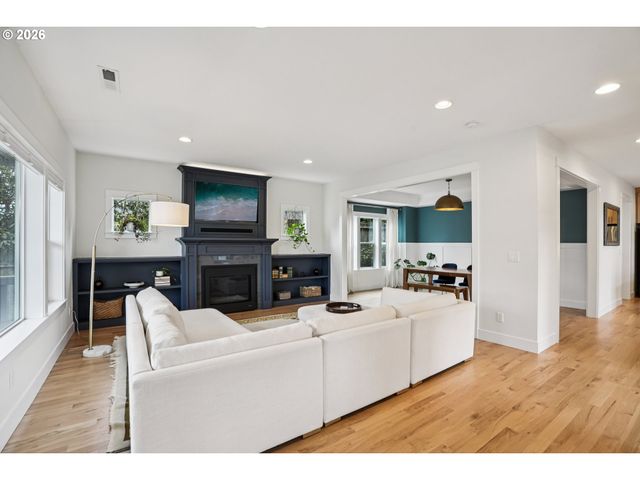 2046 Se 51ST Ave, Portland, OR 97215