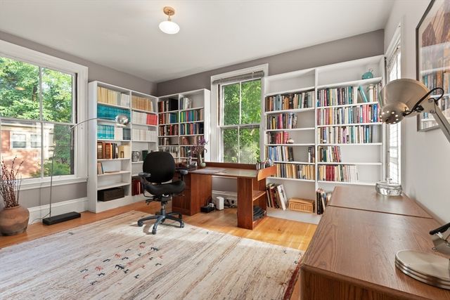 32 Hawthorn St, Cambridge, MA 02138