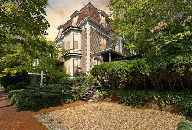 32 Hawthorn St, Cambridge, MA 02138