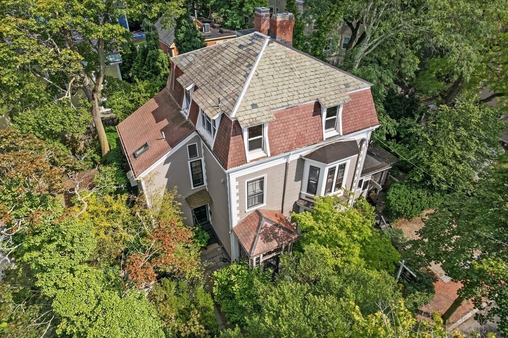 32 Hawthorn St, Cambridge, MA 02138