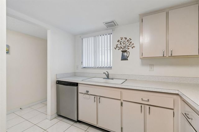 2944 W BAY DRIVE 106, Belleair Bluffs, FL 33770