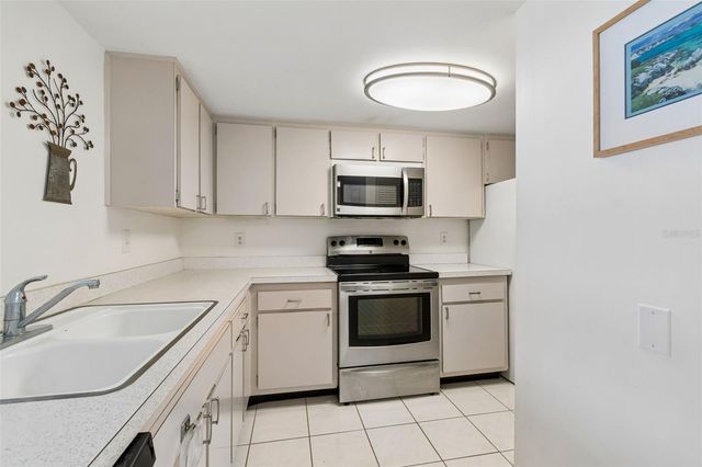 2944 W BAY DRIVE 106, Belleair Bluffs, FL 33770