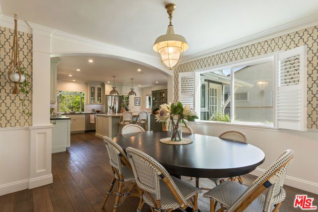 21245 Lopez Street, Woodland Hills (los Angeles), CA 91364