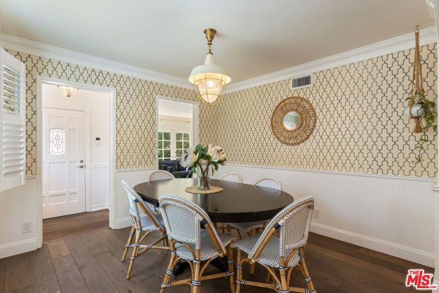 21245 Lopez Street, Woodland Hills (los Angeles), CA 91364