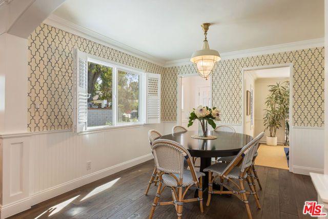 21245 Lopez Street, Woodland Hills (los Angeles), CA 91364