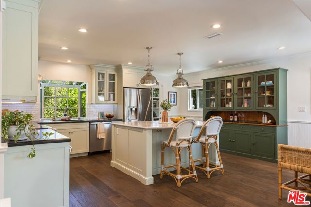 21245 Lopez Street, Woodland Hills (los Angeles), CA 91364