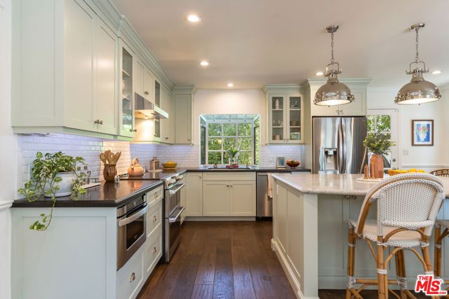 21245 Lopez Street, Woodland Hills (los Angeles), CA 91364