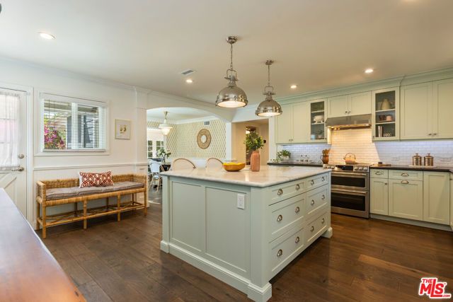 21245 Lopez Street, Woodland Hills (los Angeles), CA 91364