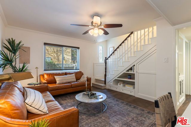 21245 Lopez Street, Woodland Hills (los Angeles), CA 91364