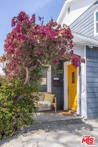 21245 Lopez Street, Woodland Hills (los Angeles), CA 91364