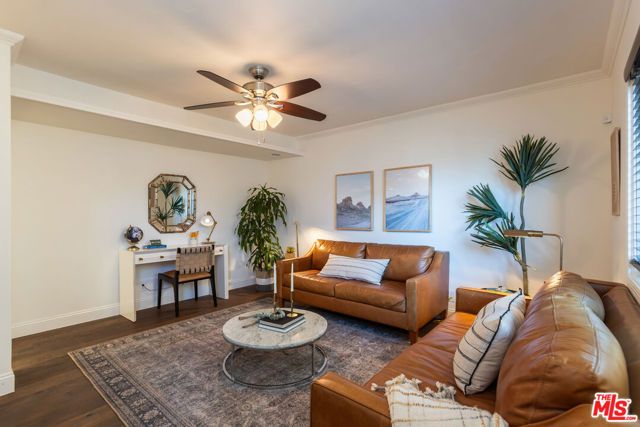 21245 Lopez Street, Woodland Hills (los Angeles), CA 91364