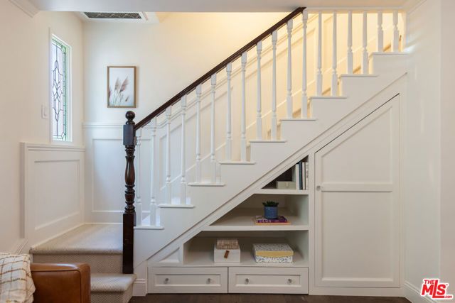 21245 Lopez Street, Woodland Hills (los Angeles), CA 91364