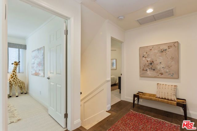 21245 Lopez Street, Woodland Hills (los Angeles), CA 91364