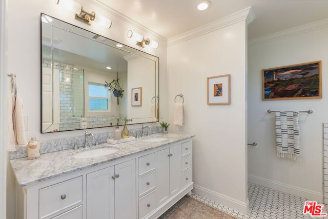 21245 Lopez Street, Woodland Hills (los Angeles), CA 91364