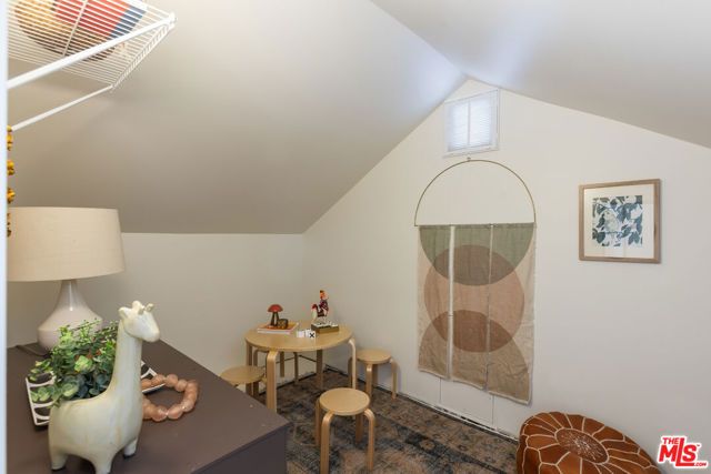 21245 Lopez Street, Woodland Hills (los Angeles), CA 91364