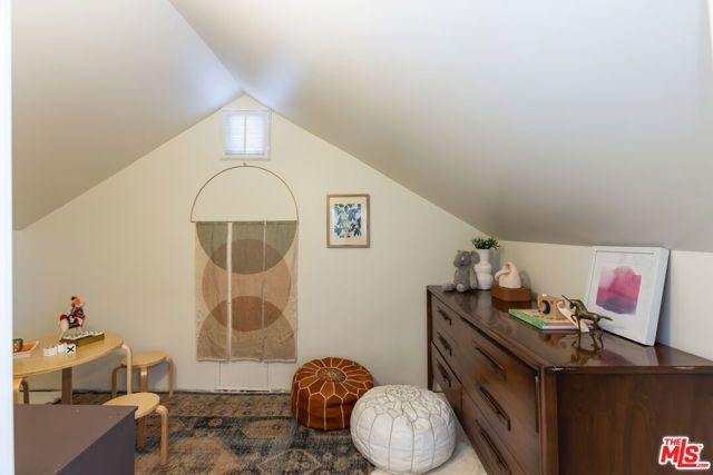 21245 Lopez Street, Woodland Hills (los Angeles), CA 91364