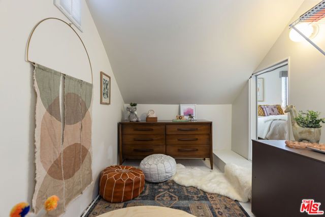 21245 Lopez Street, Woodland Hills (los Angeles), CA 91364