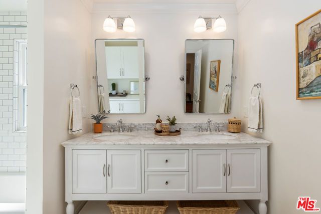 21245 Lopez Street, Woodland Hills (los Angeles), CA 91364