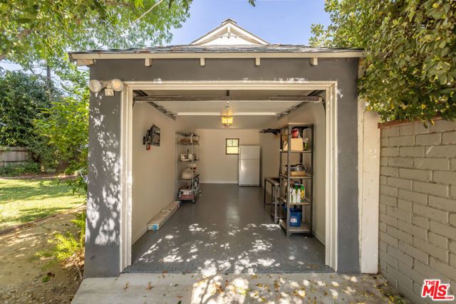 21245 Lopez Street, Woodland Hills (los Angeles), CA 91364