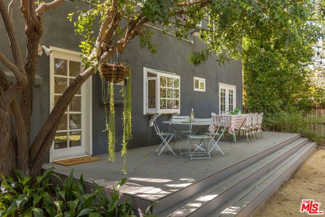 21245 Lopez Street, Woodland Hills (los Angeles), CA 91364