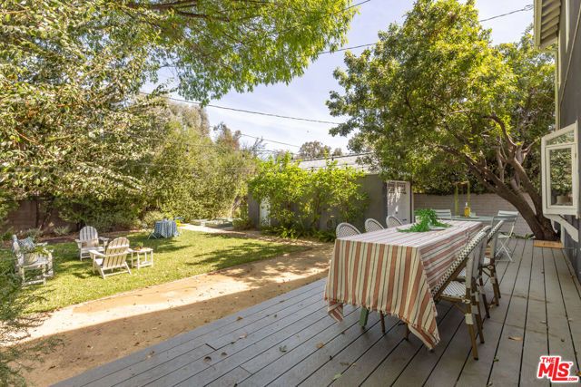 21245 Lopez Street, Woodland Hills (los Angeles), CA 91364